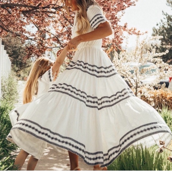 Ivy City Santorini Dress - Picture 2 of 7